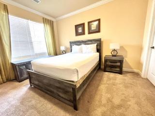 Beautiful 2 Bed Condo in Tuscana Resort home - Davenport - 3