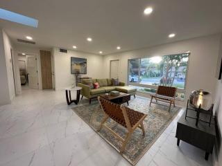 The Sun House - 3 Bed, 2 Bath, Private Pool, Fire Pit, Huge Backyard - 7