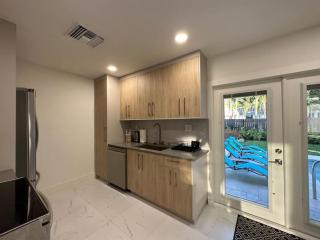The Sun House - 3 Bed, 2 Bath, Private Pool, Fire Pit, Huge Backyard - 2