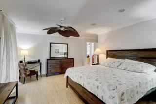 Walk To Bonita Beach And Docs - 5