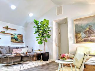 RARE Downtown Matthews walk 2 shops restauraunts hike CLT 2 Bedroom not 3br - Charlotte - 3