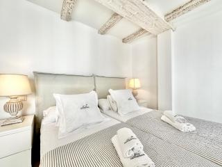 Old Town Modern Flat, 4 Minutes From Beach - EaW Homes - Marbella - 2