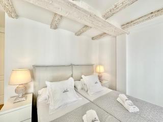 Old Town Modern Flat, 4 Minutes From Beach - EaW Homes - Marbella - 0