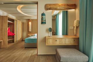 Iniohos Zante Hotel & Suites - Argassi - 1