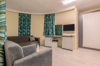 Side Meryam Suit Deluxe Hotel - 1