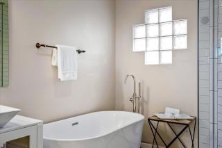 Three-Bedroom House - Sedona - 2
