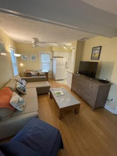 1BR 1BA NorthStar Bungalow. Just Steps to the beach and the bay. - St Pete Beach - 6