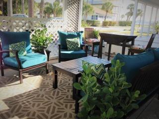 1BR 1BA NorthStar Bungalow. Just Steps to the beach and the bay. - St Pete Beach - 3