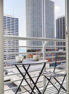 Center Stage- Downtown Parking Pool Hot Tub - Miami - 6
