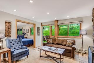 Laurelwood Condominiums 405 - 8