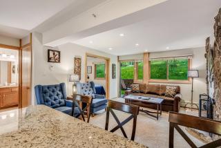 Laurelwood Condominiums 405 - 6