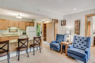 Laurelwood Condominiums 405 - 4