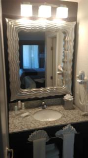 Clarion Inn & Suites Across From Universal Orlando Resort - 6