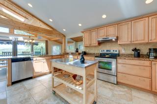 Smoky Mountain Getaway with Private Hot Tub! - Franklin - 4