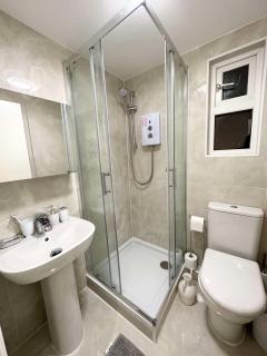 Stylish 3-Bedroom Flat in Prime Location - Londra - 4