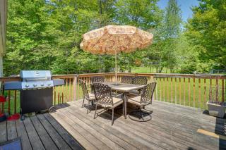 2 Mi to Lochmor Course Pet-Friendly Home, Hot Tub - Loch Sheldrake - 9