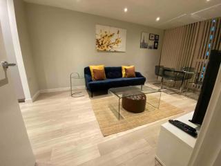 Avisa Stays- London. 2 bedrooms with 2 bathrooms. - 2