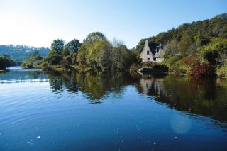 Mill in Brittany by River Aulne with Kayaks - 9