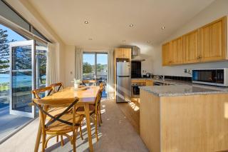 Kaikoura Waterfront Apartments - 1