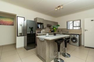 The Grandeur- with back up power - Midrand - 7