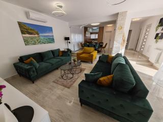 Luxury Villa Nikoma with heated pool and whirlpool - Dicmo - 7