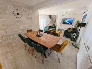 Luxury Villa Nikoma with heated pool and whirlpool - Dicmo - 3