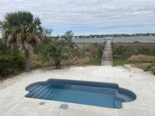 The Salty Fox, pool, sleeps 26, walk to beach - 6