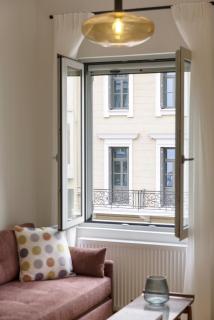 Versi2- Stylish 1BR pays homage to timeless charm - Atene - 1