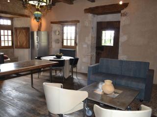 Prieuré restauré avec jardin, charme ancien et commodités modernes, près de l’église à Beaulieu - FR-1-653-145 - Beaulieu-sur-Sonnette - 2