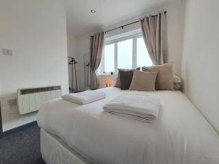 One Bedroom Private Garden Apartment BY PROPERTY PROMISE - 3