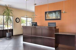 Travelodge by Wyndham Simcoe - Simcoe - 8