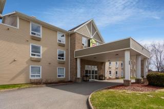 Super 8 by Wyndham Trois-Rivieres - Trois-Rivières - 4