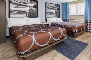 Super 8 by Wyndham Lindenhurst - 4