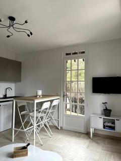 Cozy flat, quiet retreat w/ queen bed near forest - Barbizon - 0