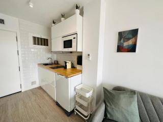 Modern White Studio - 1