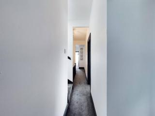 Luxurious 3 bedroom Flat - 8