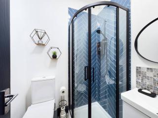 Luxurious 3 bedroom Flat - 6