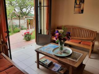 Gîte familial avec jardin, cheminée et équipements bébé – Bellevigne, Charente - FR-1-653-149 - - 5