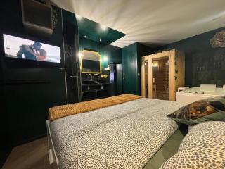Le SPEAK EASY / JACUZZI ET SAUNA - Marselha - 2
