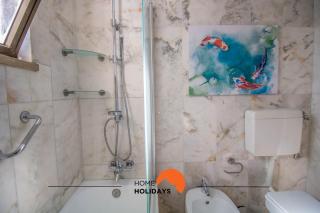 #007 Foxy W by Home Holidays - 1