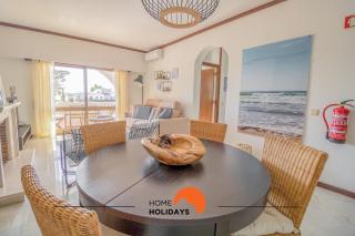 #007 Foxy W by Home Holidays - 3