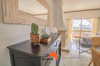 #007 Foxy W by Home Holidays - 2