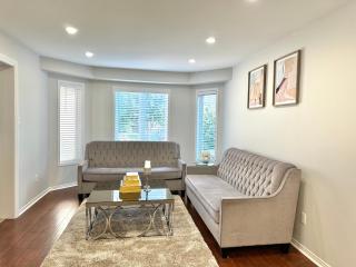 Lavish 4BR House Near Simcoe Lake & FH Resort - 5