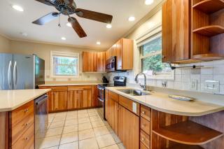 Eagle Rock Gem on Table Rock Lake with Decks and Grill - Golden - 6