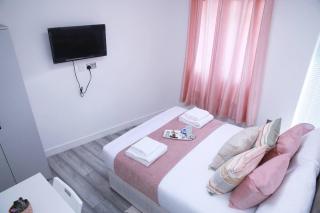Impeccable 1-Bed Apartment in Harrow - Harrow - 6