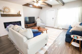 Waterfront on Cedar Creek Lake Sleeps 12 - 6