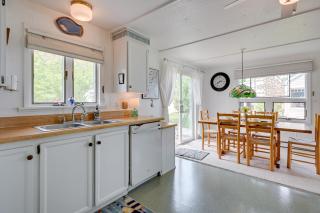 Vibrant Waterfront Vacation Rental on Lake Huron! - 2