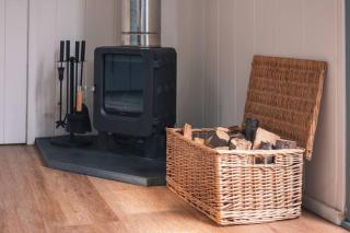 Dipper's Hut - Luxury Shepherds Hut with Hot Tub - 8