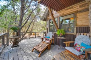 Horse Thief Inn Cabin Retreat with Deck and Hot Tub! - Wimberley - 9