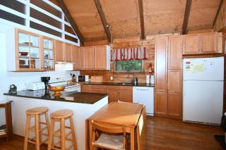 The Outlook - Pet Friendly, Grill, Wifi, View, Fire Pit, Deck, Family Friendly, Foosball, Game Room, King Bed, Fireplace - Morton Grove - 4